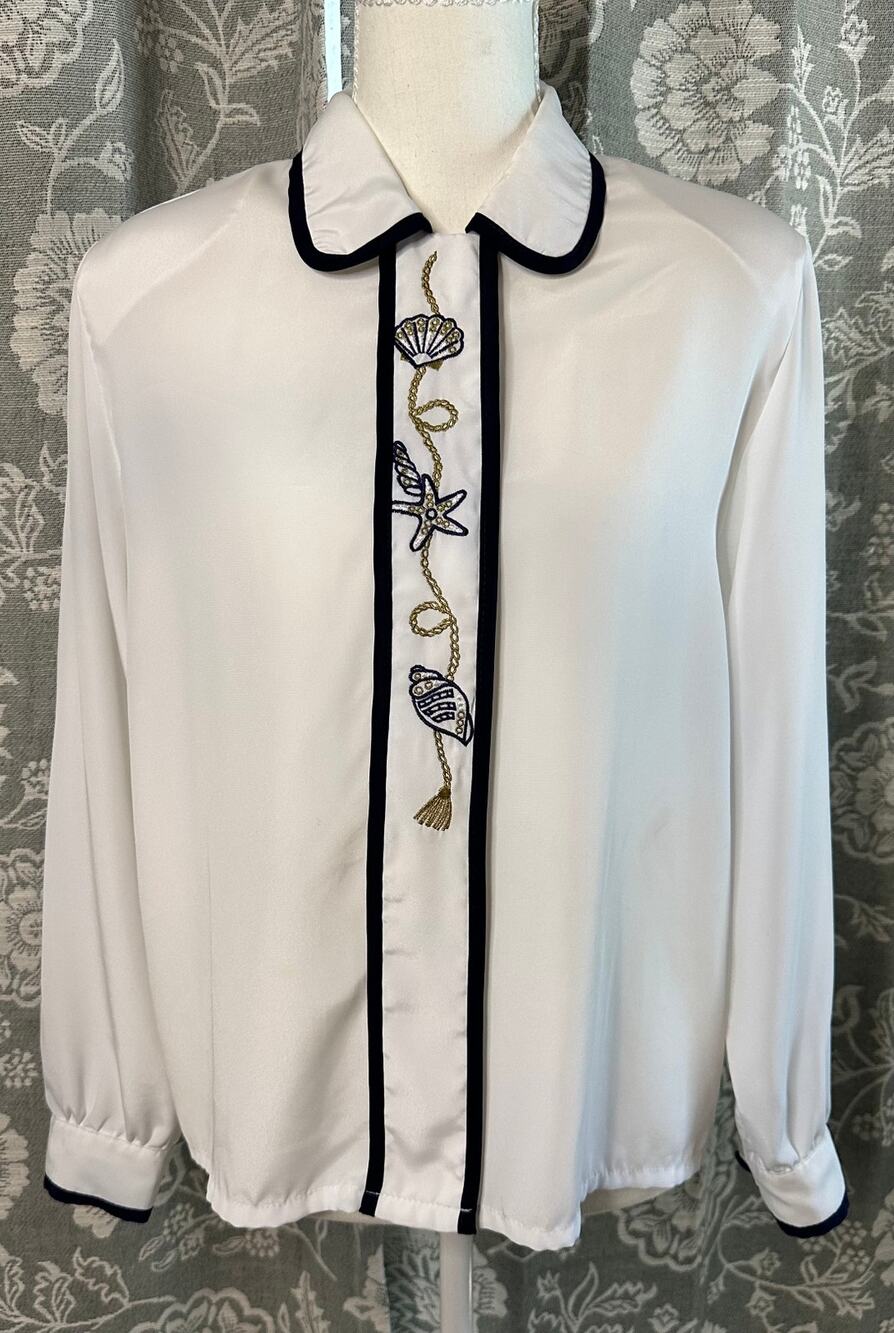 Vintage Petite Impressions ivory shell embroidered blouse navy trim coastal